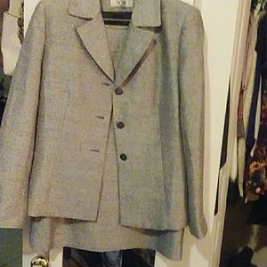 Ladies - Le Suit -Suit with Skirt